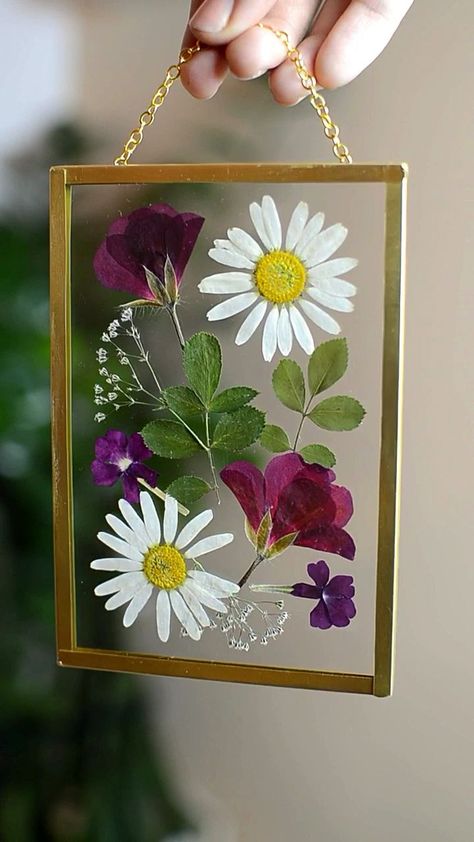 Family Tree Photo Frame, Pressed Flowers Diy, Pressed Flowers Frame, Wood Photo Prints, Pressed Flower Crafts, Deco Nature, Picture Frame Decor, Pressed Flower Art, Glass Frame