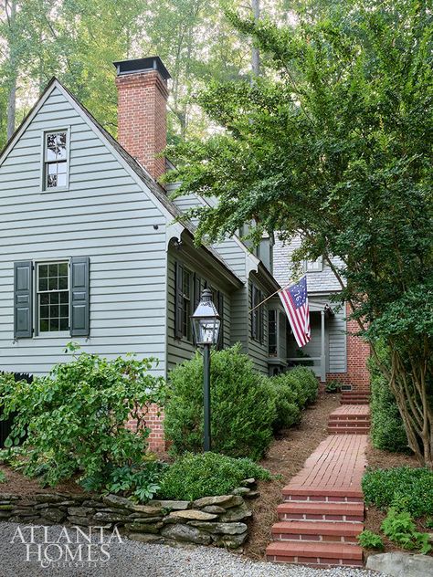 Past Perfect - Atlanta Homes and Lifestyles Garden Front Yard, Garden Stream, House With Garden, Atlanta Homes And Lifestyles, Cottage Exteriors, Dream Farmhouse, Homes Exterior, Ranch Exterior, Historic House