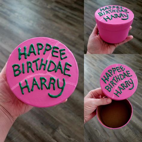 Harry Potter Gifts For Kids, Harry Potter Birthday Presents, Homemade Harry Potter Gifts, Harry Potter Care Package, Harry Potter Gift Ideas Diy Birthday, Harry Potter Birthday Gift Ideas, Harry Potter Box Diy, Harry Potter Gifts Ideas, Harry Potter Present Ideas