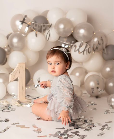 Babygirl First Birthday Photoshoot, One Year Old Birthday Photoshoot At Home, 1st Birthday Cake Smash Photoshoot Ideas, Babys First Birthday Photoshoot, 1st Birthday Girl Photosession, 1 St Birthday Photoshoot Ideas, Baby First Photoshoot, First Birthday Photo Shoot Ideas At Home, Baby Girl One Year Photoshooting Ideas