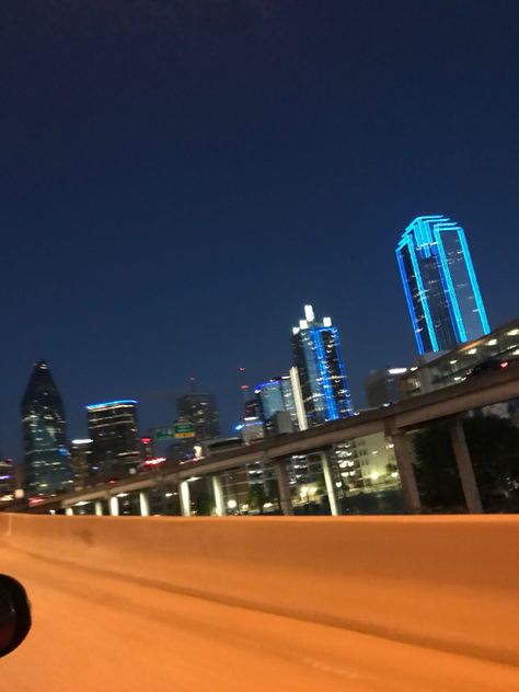 rares Dallas Tx Aesthetic, Downtown Dallas Aesthetic, Downtown Dallas At Night, Down Town Dallas, Dallas At Night, Dallas Texas Aesthetic, Dallas Aesthetic, Dallas Pictures, Double Rr