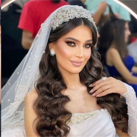 Complete Your Bridal Look With Beautiful Veil With Pearls And A Touch Of White Embroidery Flowers. Matching High Quality Crystals And Pearls Bridal Headpiece. Insta Aurorabridalheadpieces Floral Headpiece With Veil, Wedding Necklaces For Bride Gold Simple, Crown Veil Wedding Headpieces, Pearl Crown Wedding With Veil, Bride With Crown And Veil, Wedding Makeup Oval Face, Bridal Hairpiece With Veil, Bridal Headpieces Hair Down, Veils Bridal Over Face