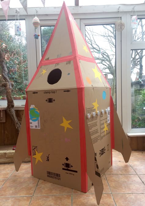 Anyone fancy a trip into Space? Let’s make it happen. All you need is a cardboard box, some creativity and a lot of imagination. And a small person or two! Penguin, my 5 year old, loves Space… Cardboard Box Spaceship Diy, Rocket Ship Dramatic Play Outer Space, Diy Rocket Ship Cardboard, Cardboard Spaceship Diy, Small Cardboard Box Crafts, Diy Rocket Ship, Cardboard Rocket Ship, Diy Spaceship, Cardboard Boxes Kids