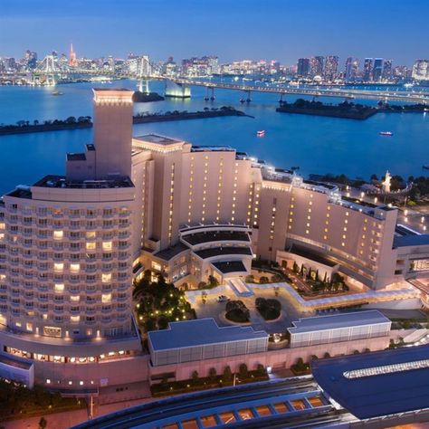 Stay at 5-star hotels like 📍Hilton Tokyo Odaiba with Avanti Vacations for free room upgrades and other special perks I can get you. ☕ #TravelBetter #Tokyo #HiltonTokyoOdaiba #TokyoHotels #TokyoTravel #TravelAdvisor Tokyo Skyline, Japan Hotel, Tokyo Hotel, Tokyo Bay, Hilton Hotels, Meeting Space, Wellness Massage, Tokyo Hotels, Tokyo Tower