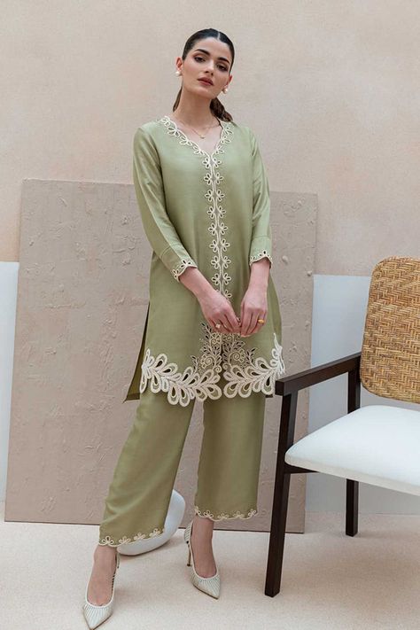 Stylish Kurtis Design, Western Dresses For Women, Latest Dress Design, Neck Designs For Suits, Pakistani Fashion Casual, Cord Set, Pakistani Fancy Dresses, Beautiful Pakistani Dresses, Cotton Kurti Designs