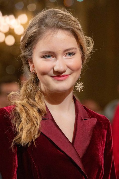 Royal Teens, Princess Elisabeth Of Belgium, Princesa Elizabeth, Floral Print Gowns, Princess Louise, Hm The Queen, Prince Carl Philip, Princess Victoria Of Sweden, Christmas Concert