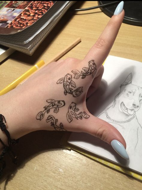 Henna Drawings, Sigil Tattoo, Sharpie Tattoos, Hand Doodles, Simple Henna Tattoo, Hand Tats, Koi Fish Tattoo, Fish Tattoo, Simple Henna