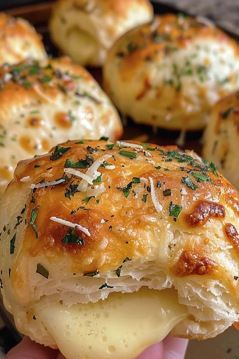 Crescent Dough Recipes, Pillsbury Biscuit Recipes, Garlic Cheese Biscuits, Pillsbury Biscuits, Spicy Cheese, Garlic Cheese Bread, Garlic Herb Butter, Biscuit Dough, Easy Cheese