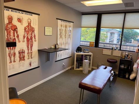 Physiotherapy Clinic Design Ideas, Physio Room Design, Physio Office, Physio Aesthetic, Physical Therapy Room, Athletic Training Room, Physiotherapy Aesthetic, Physical Therapy Office, Physiotherapy Room