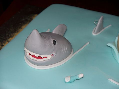 shark island | Flickr - Photo Sharing! Fondant Shark Tutorial, Fondant Shark, Shark Cupcakes, Underwater Birthday, Island Cake, Shark Cookies, Shark Head, Shark Themed Birthday Party, Shark Decor