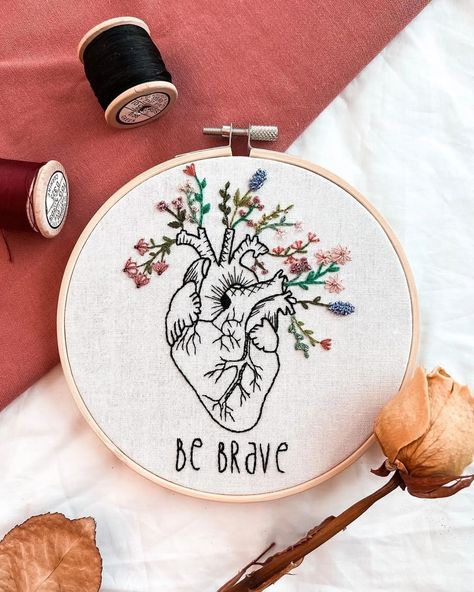 Hoop Art Embroidery on Instagram: “*sends to all* 📷 @bia.atelier_ ❤️ Send to friends, spread the love 👉🏼 Tag and use #hoopartembroidery to get featured . . . . .…” Hoop Art Embroidery, Send To Friends, Fall Embroidery Designs, Long And Short Stitch, Embroidery Tshirt, Love Tag, Embroidery Stitches Tutorial, Hand Embroidery Projects, Art Embroidery