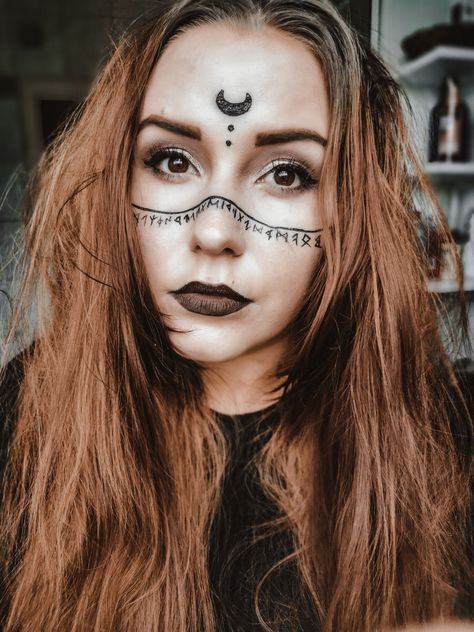 #witchcraft #halloweenmakeup #monstober #wicca #witchy #darkmakeup Witchcraft Makeup, Tarot Makeup, Viking Witch Makeup, Haunt Makeup, Makeup Witch, Witchy Makeup, 1st Of October, Witches Night, Rock Makeup