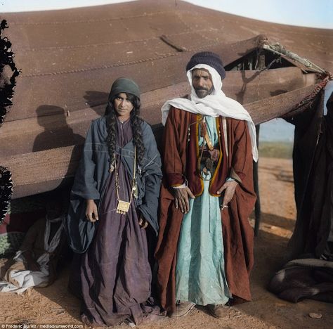 Desert Clothing, Desert Nomad, Lawrence Of Arabia, Ethno Style, Arab Culture, Desert Fashion, Native American Culture, Historical Pictures, World Cultures