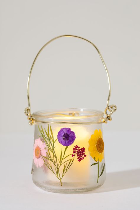 Crafts To Do With Oui Yogurt Jars, Pressed Flower Glass Jar, Crafts With Yogurt Jars, Yogurt Glass Jar Crafts, Pressed Flower Mason Jar, Glass Jar Art Ideas, Oui Jars Ideas, Oui Yogurt Jar Crafts, Oui Spice Jars