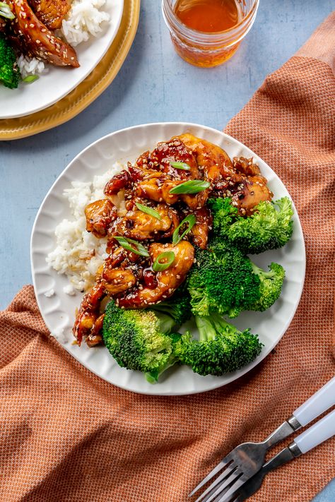 Paleo Sesame Chicken - The Defined Dish Paleo Sesame Chicken, Chinese Sesame Chicken, Sesame Oil Chicken, The Defined Dish, Defined Dish, Sesame Chicken Recipe, Whole30 Dinners, Soy Free Recipes, Sesame Chicken