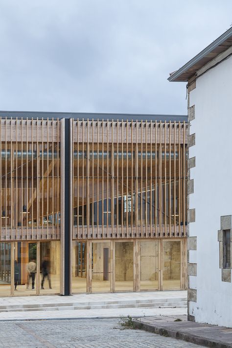 Wooden Structure Architecture, Library Doors, Architecture Art Nouveau, Wood Facade, Wooden Facade, Timber Architecture, Wood Architecture, Wood Building, Timber Structure