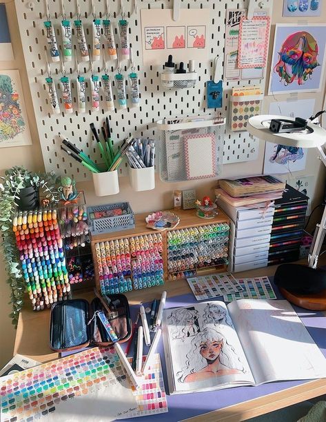 Art Desk Setup Aesthetic, Stationary Organization Desk Aesthetic, Art Desk Setup Ideas, Small Art Business Aesthetic, Small Art Desk, Artist Room Aesthetic, Art Desk Aesthetic, Art Desk Setup, Art Supplies Aesthetic