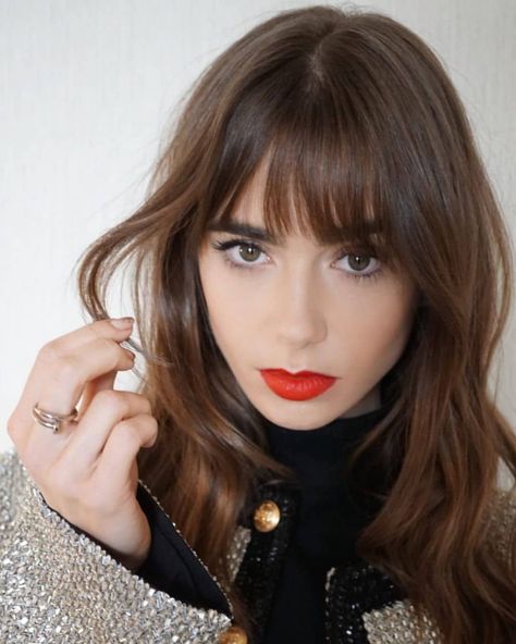 Collarbone Haircut, Lily Collins Hair, Theatre Video, Cabello Hair, Haircut With Bangs, Video Movie, Fringe Hairstyles, Long Hair With Bangs, Emily In Paris