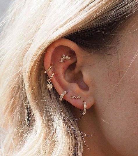 Unique Ear Piercings, Ear Peircings, Ear Piercings Chart, Cool Ear Piercings, Pretty Ear Piercings, Cool Piercings, Cute Ear Piercings, Cute Piercings, Cartilage Earrings Hoop