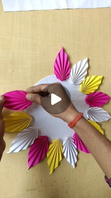 Diy Wall Hanging Crafts Paper, Paper Rangoli Design, Big Flower Craft, Diy Big Flowers Paper Decoration, Paper Rangoli Craft, Diy Paper Crafts Decoration Wall Art Home Decor, Paper Decorations Diy Wall, Homemade Flowers Diy, Wall Hanging Diy Paper For School