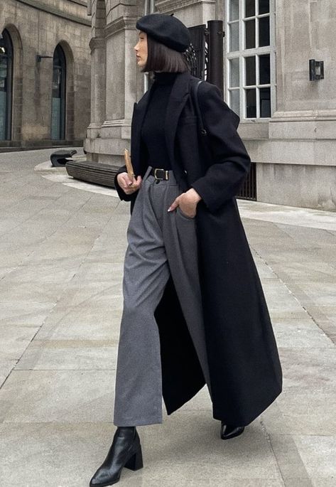 Black Coat Outfit, Long Coat Outfit, Fest Outfits, Mode Costume, Winter Fashion Outfits Casual, Chique Outfits, Long Black Coat, Long Coat Women, Easy Trendy Outfits