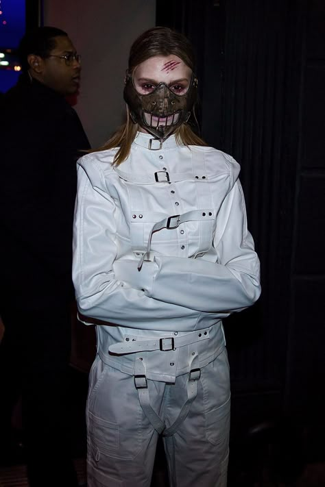 Straight Jacket Costume, Creepy Clothes, Fashion Costume Halloween, Lais Ribeiro, Jasmine Tookes, Josephine Skriver, Model Looks, Scary Costumes, Halloween Bash