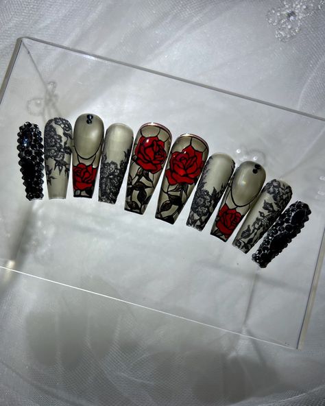 Emo Nails Acrylic Coffin Long, Gothic Red And Black Nails, Gothic Nails Acrylic, Romantic Goth Nails, Catrina Nails, Rose Nail Design, Black Lace Pattern, Stained Glass Rose, Gothic Rose