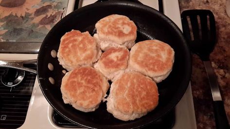 Stove Top Bread Recipe, Biscuits Recipes, Wood Stove Cooking, Canned Biscuits, Stove Top Recipes, Cast Iron Recipes, Biscuits Recipe, Cast Iron Cooking, Bakery Bread