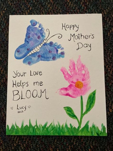 Mothers Day Crafts Preschool, Baby Art Crafts, Easy Mother's Day Crafts, Diy Mother's Day Crafts, Mother's Day Projects, Baby Art Projects, Footprint Crafts, Toddler Art Projects, Folding Origami