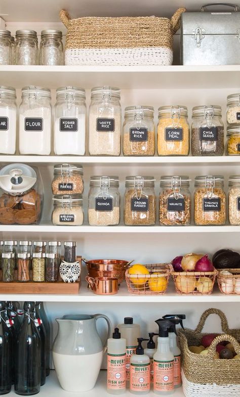 Apothecary Pantry, Organize Spices, Modern Apothecary, Open Pantry, Kitchen Ikea, Organized Pantry, Farmhouse Side Table, Cute Dorm Rooms, Kitchen Jars