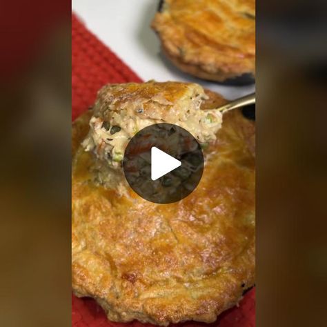 Biscuit Pot Pie, Red Lobster Biscuits, Pot Pie Recipe, Easy Chicken Pot Pie, Pot Pies Recipes, Tasty Videos, Chicken Pot Pie Recipes, Flaky Crust, Chicken Pot