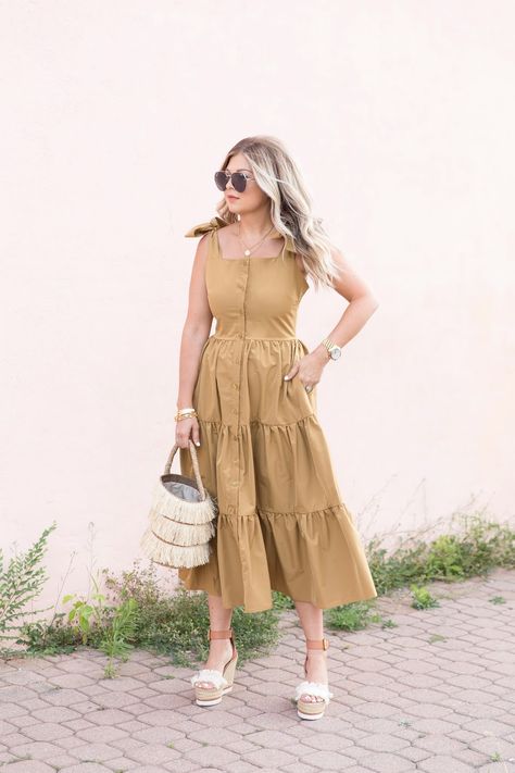 Tiered Khaki Summer Dress ~ Suburban Faux-Pas Kurti Sleeves, Casual Frocks, Fest Outfits, Frock Fashion, Frock For Women, Chique Outfits, Frock Design, Boho Chic Fashion, Classy Dress