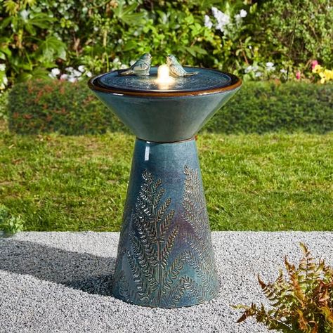 Ceramic Fountain, Decorative Fountains, Fountain Ideas, Ceramic Projects, Outdoor Fountains, Plant Texture, Garden Water Fountains, Front Yard Garden Design, Small Fountains