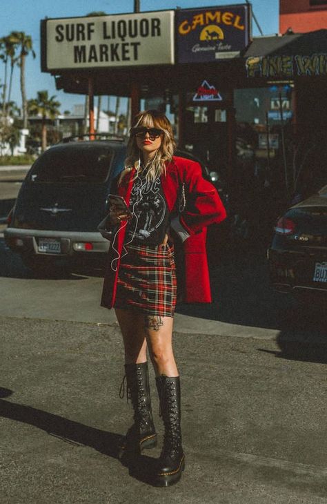 Preppy Rocker Style Outfit, Alternative Holiday Outfits, Eccentric Style Women, Grunge Rockstar Outfits, Glam Rock Style Women, Glam Rock Outfits For Women, 70s Punk Fashion, Glam Punk Fashion, Glam Rock Outfit For Women