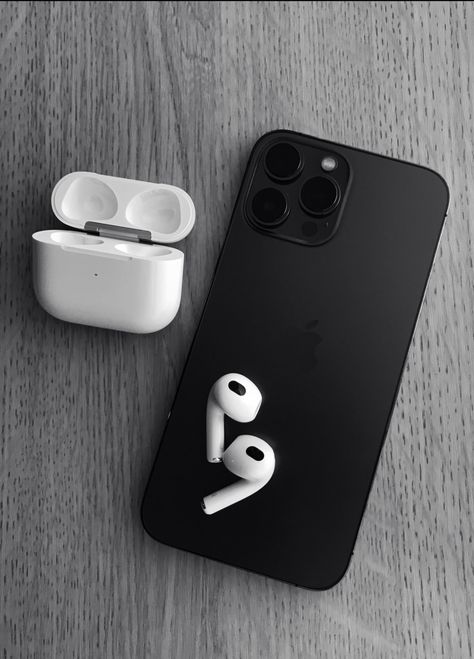 Electronics Photography, Earphones Aesthetic, Airpods Aesthetic, Iphone Lifestyle, Headphone Aesthetic, Aesthetic Airpods, Iphone And Airpods, Samsung Galaxy Buds Pro, Headphones Apple