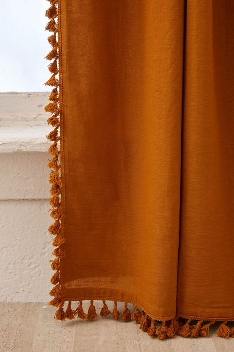 Burnt Orange Curtains, Rideaux Boho, Orange Curtains, Window Curtains Living Room, Farmhouse Shower Curtain, Living Room Window, Farmhouse Shower, Bohemian Curtains, Curtain Fringe