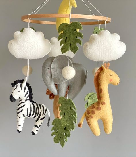 Safari Nursery Mobile, Safari Baby Mobile, Jungle Theme Nursery, Mobile Safari, Deco Jungle, Mobile Crib, Baby Boy Mobile, Baby Mobiles, Jungle Nursery