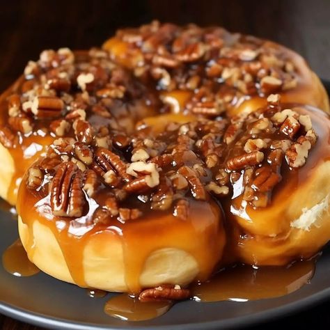 Caramel Pecan Sticky Buns - Life with Susan Cinnamon Rolls With Pecans, Caramel Pecan Sticky Buns, Pecan Cinnamon Rolls, Caramel Rolls, Sticky Buns Recipes, Pecan Sticky Buns, Relaxing Morning, Caramel Pecan, Cinnamon Rolls Homemade