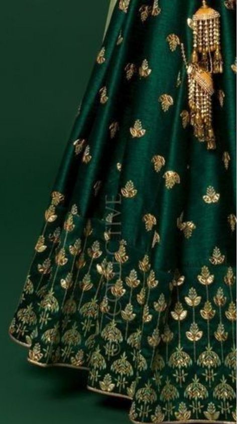 Emerald Green Lengha, Reception Lengha, Mendhi Ideas, Lehenga Green, Wedding Lengha, India Aesthetic, Embroidery Lehenga, Mehndi Function, Wedding Fits