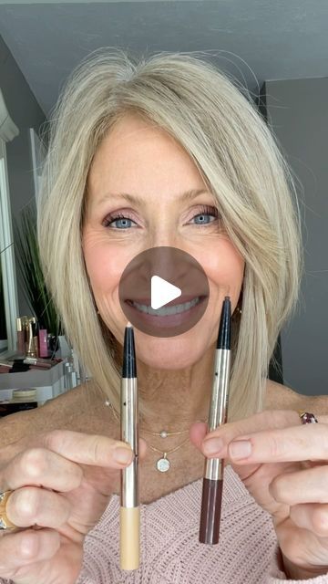 Beth Oliveri on Instagram: "If you ever feel when just wearing eyeshadow and mascara just isn’t enough to finish off your look. Try tight lining with your favorite eyeliner and use a light beige liner for lower lid. This gives your eye more of a pop and makes your mascara look more full . I wouldn’t recommend doing though if you wear contacts.   Products used: @iconic.london duel kajal liner in spiced plum & natural  @melindamaria_jewelry jewelry ( CODE :BETH FOR 10%off. Link in bio)  REMEMBER…EMBRACE THE BEAUTY OF YOUR WRINKLES🌻  #FILTERFREE" Tight Lining Eyes, Eyeliner And Kajal Look, Under Eye Eyeliner Looks, Dark Around Eyes, Tight Line Eyeliner, Beige Eyeliner, How To Tight Line Eyeliner, Kajal Apply Tips, Best Eyeliner For Tightlining