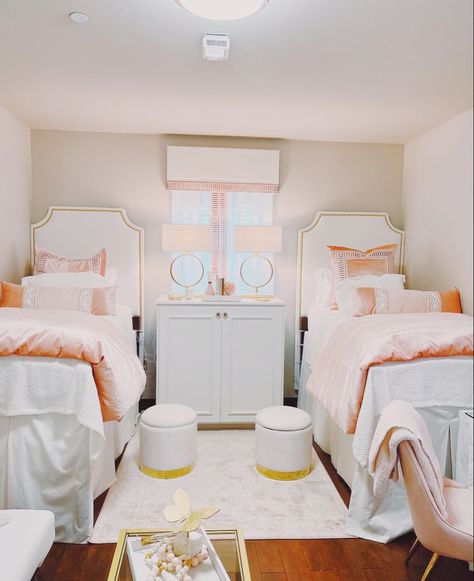 Dorm Inspo Pink, Colorful Dorm Room Ideas, Sorority Room Ideas, Tcu Dorm, Sorority Dorm Room, Colorful Dorm Room, Dorm Rooms Decorating, Baylor Dorm, Decorating Dorm