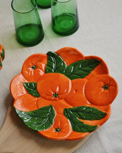 Kitchen Plates, Orange Plates, Juicy Fruit, Pottery Crafts, Cute Clay, Ceramics Ideas Pottery, Pottery Plates, Sculpture Clay, The Nature