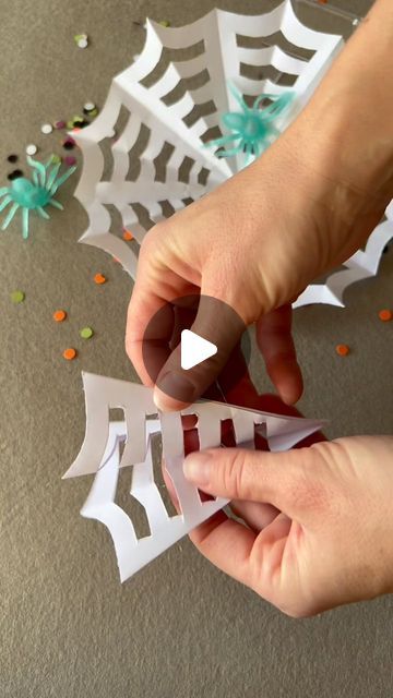 How To Make Spiders Webs For Halloween, Paper Spiderwebs Diy, Halloween Spider Web Craft, Spider Web Craft For Kids, Spider Web Template, Spider Crafts For Kids, Halloween Kids Crafts Easy, Paper Spider, Spider Web Craft