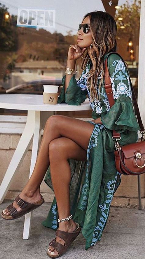 Gorgeous summer outfit. Stile Hippie Chic, Birkenstock Outfit Summer, Look Hippie Chic, Stile Boho Chic, Birkenstock Outfit, Look Boho Chic, Boho Summer Outfits, Chic Summer Outfits, Estilo Hippie