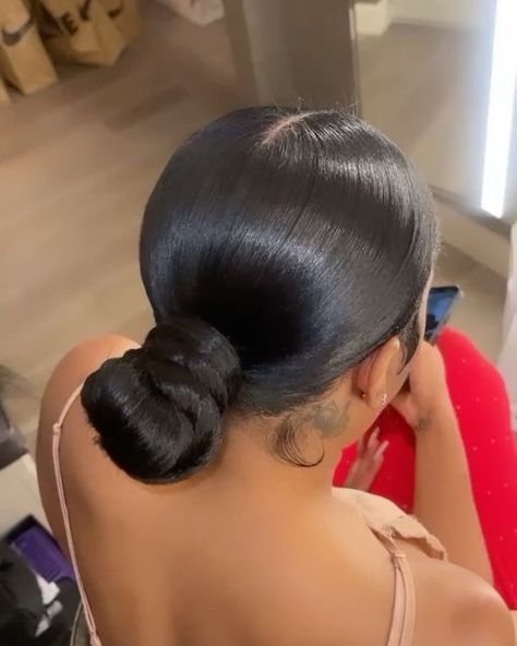 Middle Part Low Messy Bun, Sleek Low Bun Wedding Hair Black Women, Low Bun Ideas Black Women, Low Messy Bun Wedding Hair Black Women, Low Ponytail Bun Black Women, Twisted Bun Hairstyles For Black Women, Low Middle Part Bun Black Women, Sleek Back Knot Bun, Top Not Bun Hairstyles For Black Women