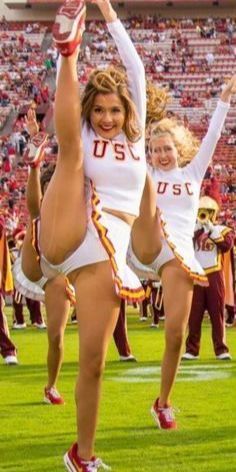 Cheerleading Picture Poses, Famous Cheerleaders, Hot Yoga Poses, Cheerleading Photos, Cheer Poses, Gymnastics Dance, Cheerleading Pictures, Fast Workouts, Cute Cheerleaders