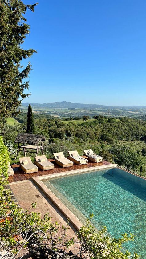 Psg, Villa In Tuscany, Italy Countryside Aesthetic, Italy Houses, Tuscan Summer, Tuscany House, Tuscany Home, Backyard Goals, Homes In Italy