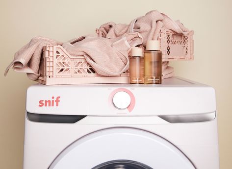 Snif Is Launching Its First-Ever Laundry Line, Bringing Your Favorite Fragrances to the Laundry Room Laundry Perfume, Laundry Line, Best Laundry Detergent, Popular Perfume, Laundry Scent Boosters, Laundry Scents, Popular Perfumes, Scent Booster, Elegant Candles