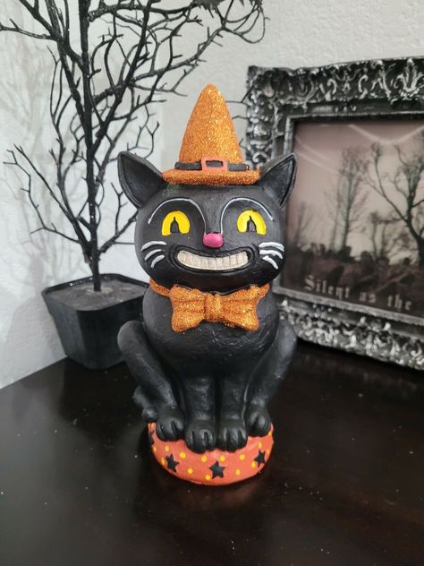 Antique Halloween Decor, Retro Halloween Decorations, Vintage Halloween Crafts, Vintage Halloween Cat, Primitive Halloween Decor, Vintage Halloween Decor, Vintage Halloween Images, Halloween Dolls, Ghibli Tattoo