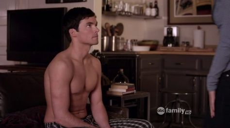 Shirtless Ian Harding - Ezra Fitz - Pretty Little Liars -PLL Mr Fitz, Honey Chicken Kabobs, Brandon Beemer, Ryan Johnson, Jamie Bamber, Freshman 15, Ezra Fitz, Human Target, Ian Harding